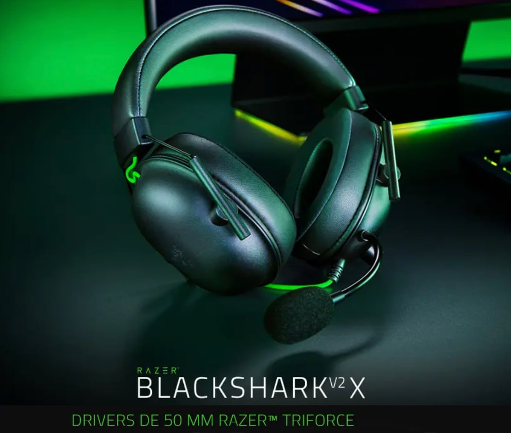 Headset gamer Razer BlackShark V2 X na cor preta com detalhes verdes, mostrando os drivers de 50 mm e o design ergonômico
