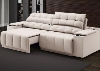 Sofá reclinável Samurai 2,30m em velosuede bege com detalhes em cinza, com dois porta copos laterais e carregador USB retrátil integrado