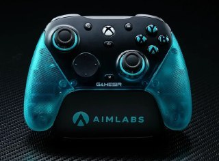 Controle GameSir G7 Pro Aimlabs Edition com acabamento translúcido azul, botões pretos e logo da Aimlabs centralizado