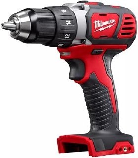 Parafusadeira/furadeira Milwaukee 18V modelo 2606-20 com design ergonômico e sistema de fixação de 1/2 polegada