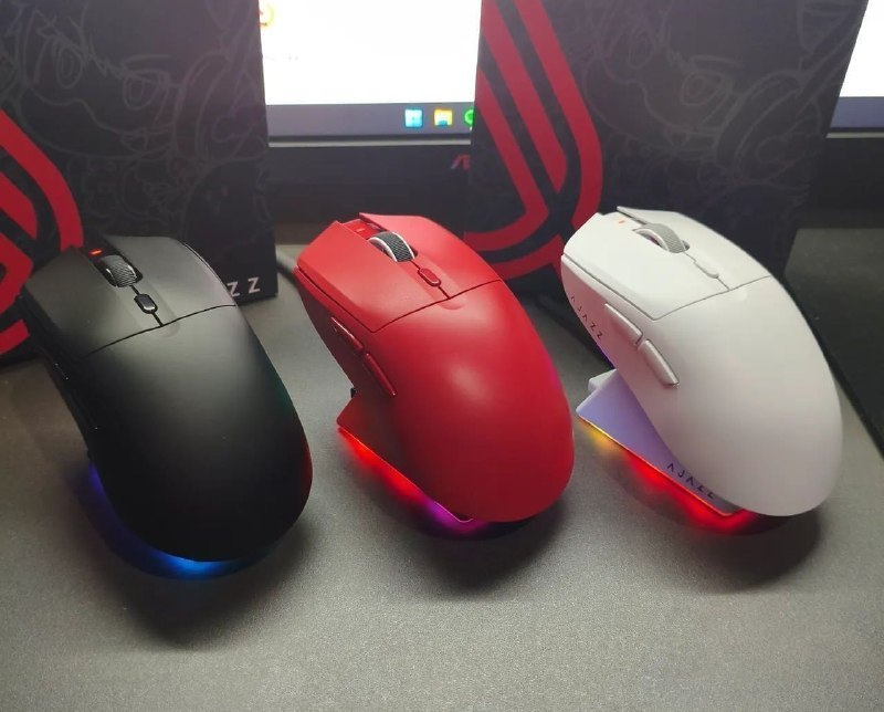 Mouse sem fio Ajazz AJ139 V2 na cor preta com dock de carregamento ao lado, sensor óptico 3311 e micro switches Huano
