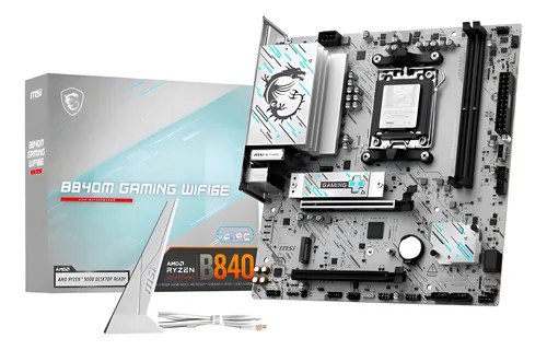 Placa-mãe MSI B840M Gaming WiFi 6E na cor branca, acompanhada de sua caixa, antena Wi-Fi e cabos, exibindo dissipadores de calor e slots de memória DDR5.