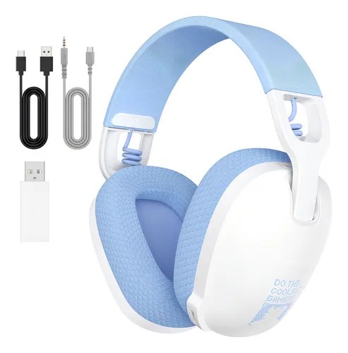 Headset gamer Onikuma B2 na cor azul e branca com cabos de conexão e adaptador USB ao lado