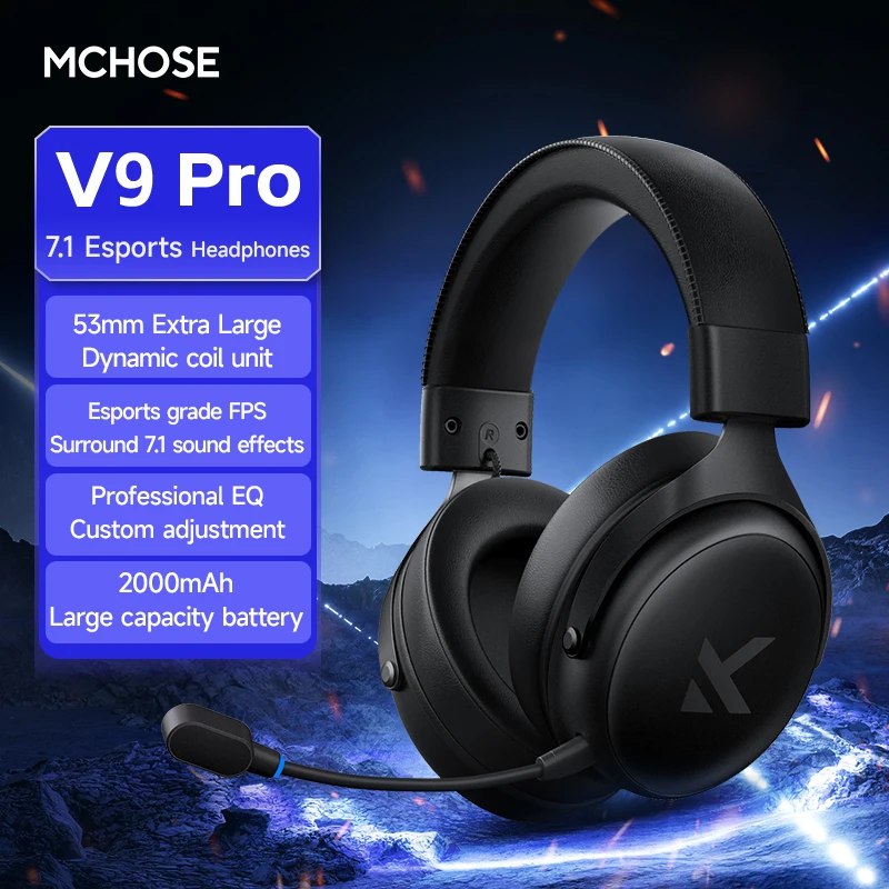 Headset gamer MCHOSE V9 Pro na cor preta com microfone acoplado, exibindo especificações técnicas como drivers de 53mm e bateria de 2000mAh em um fundo azul neon.