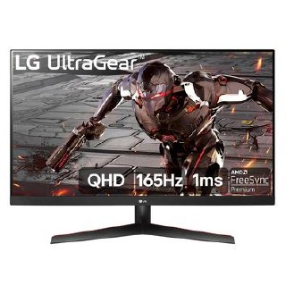 Monitor Gamer LG UltraGear 32 polegadas com tela exibindo personagem de jogo, base preta e especificações QHD, 165Hz, 1ms e FreeSync Premium na parte inferior.