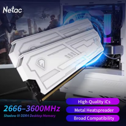 Kit de duas memórias RAM Netac Shadow III DDR4 na cor branca com dissipador de metal, exibidas em destaque sobre um fundo de gabinete gamer.