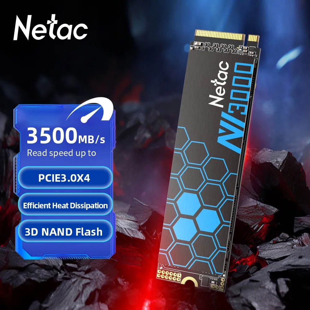 SSD Netac N3000 M.2 NVMe de 500GB com design de hexágonos azuis sobre fundo de rochas vulcânicas e painel informativo de especificações técnicas