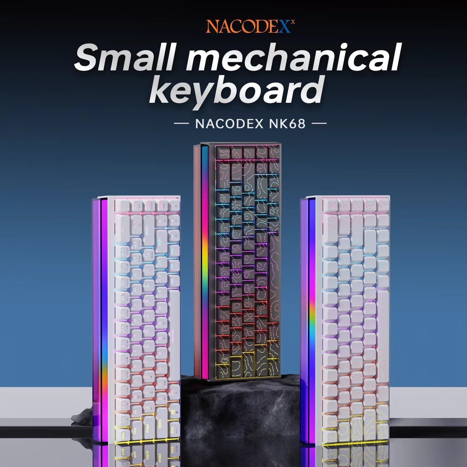 Três teclados mecânicos Nacodex NK68 dispostos sobre uma pedra, sendo dois modelos brancos nas laterais e um modelo escuro com teclas estampadas ao centro, todos com iluminação RGB lateral e nas teclas.