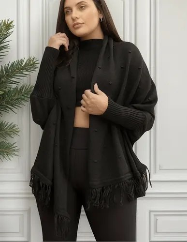 Blusa feminina de tricô na cor preta, modelo plus size, com mangas longas e decote redondo, ideal para o inverno