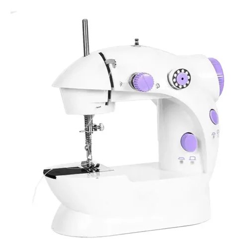 Mini máquina de costura portátil na cor branca, compacta e com detalhes em roxo, posicionada sobre uma superfície plana.