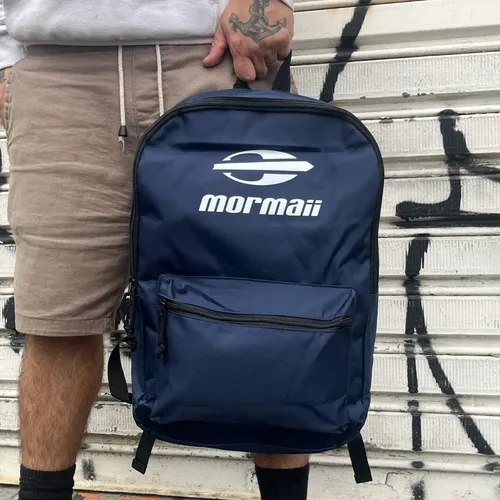 Mochila Mormaii Resistente 21L na cor preta, com alças acolchoadas e estrutura reforçada, vista de costas