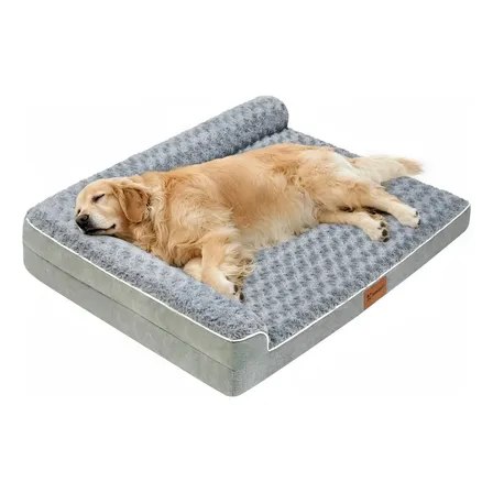 Cama pet ortopédica de tamanho grande na cor cinza com um Golden Retriever dormindo sobre ela