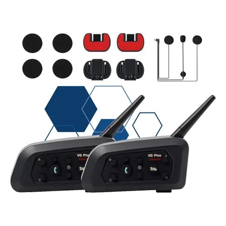 Par de intercomunicadores V6 Pro 1200 pretos com antenas, acompanhados de suportes de fixação, adesivos, microfones e cabos de conexão sobre fundo branco.