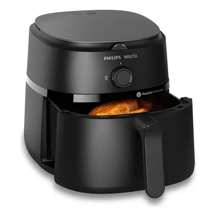 Airfryer Philips Walita Série 1000 XL NA130/00 na cor preta com a gaveta aberta contendo um alimento assado