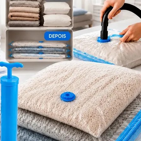 Kit de 10 sacos a vácuo transparentes com bomba manual azul, demonstrando o uso com aspirador e o resultado de organização em prateleiras.